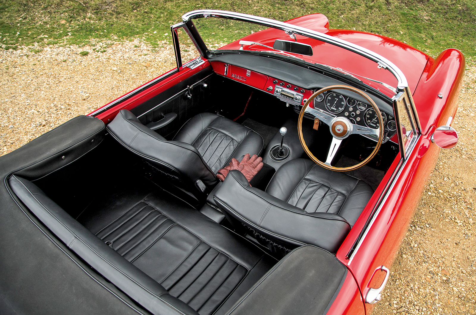 Classic & Sports Car – Abarth 2200 Spider: on a softer note