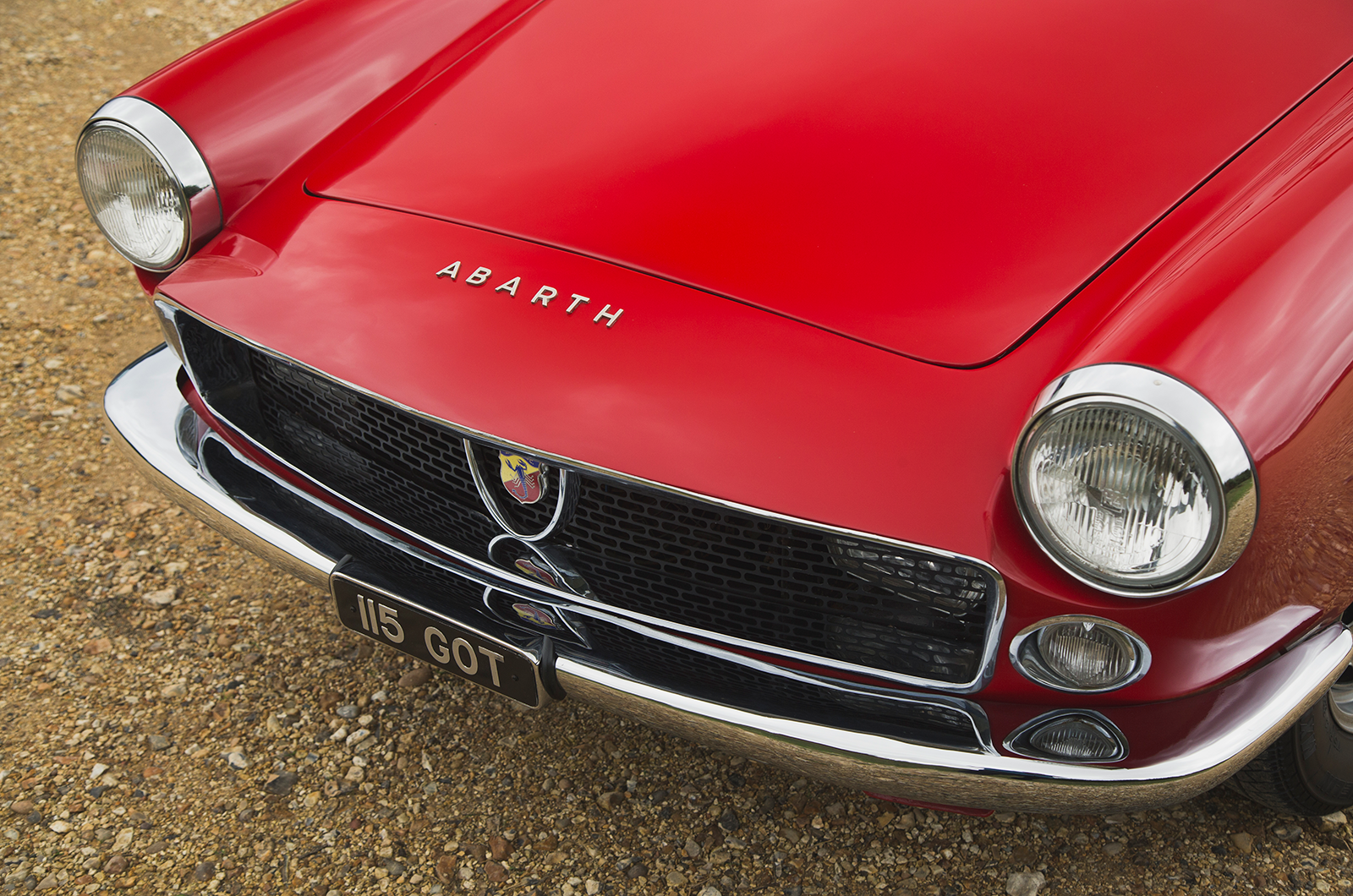 Classic & Sports Car – Abarth 2200 Spider: on a softer note