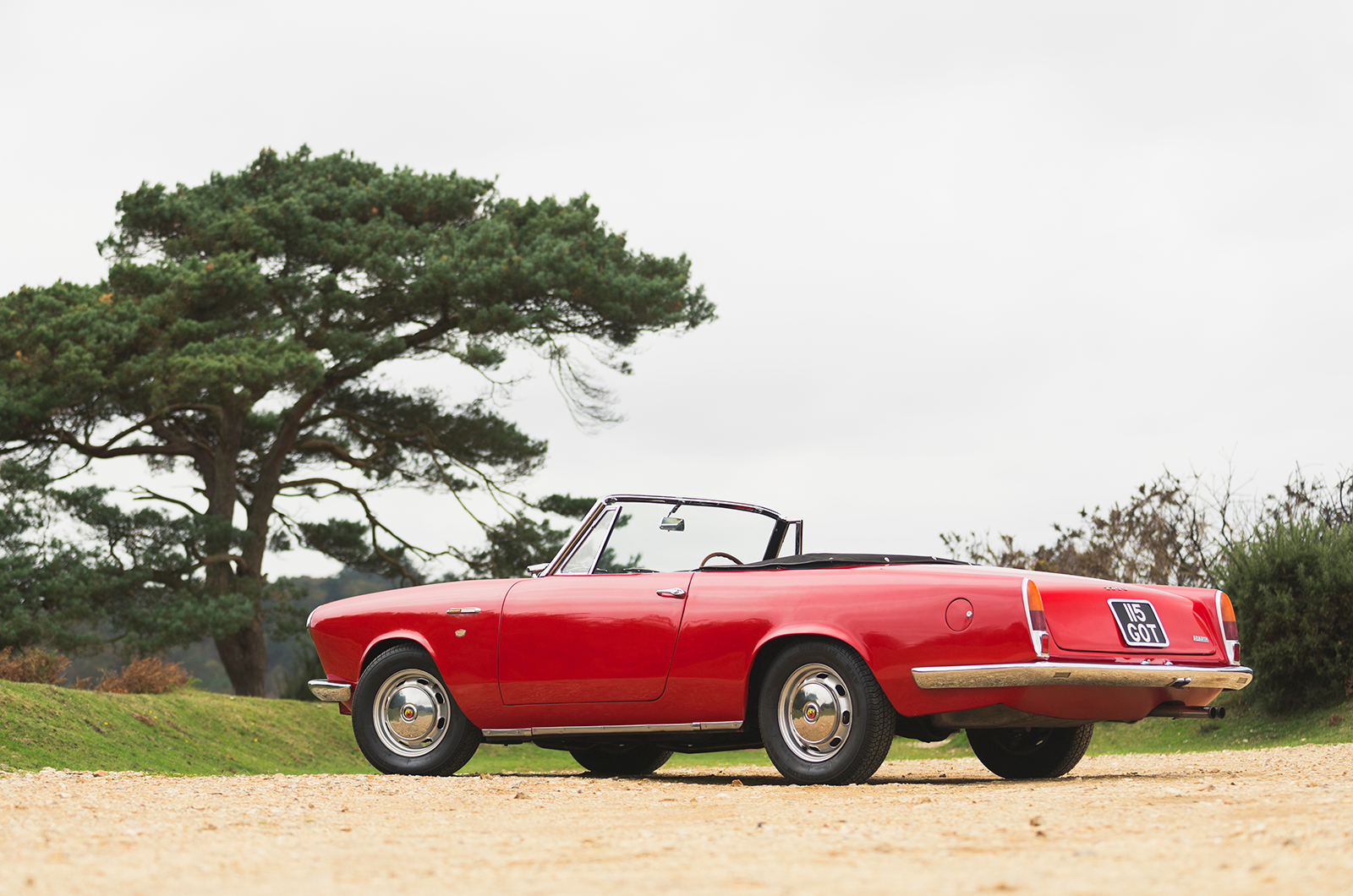 Classic & Sports Car – Abarth 2200 Spider: on a softer note