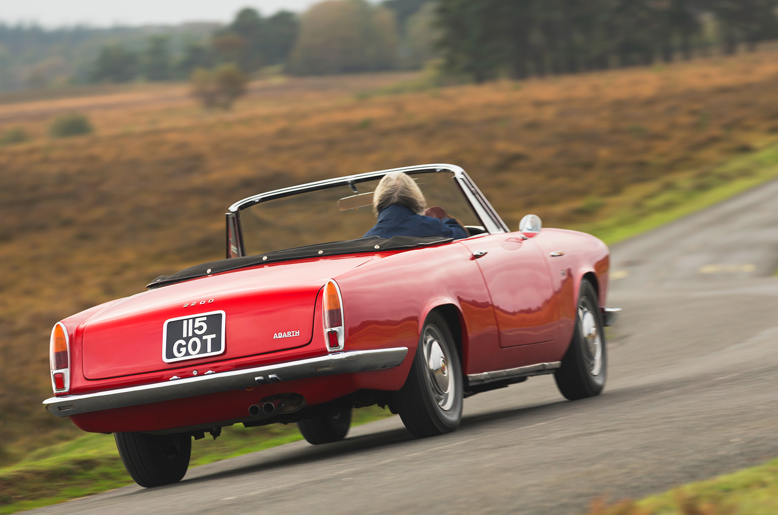 Classic & Sports Car – Abarth 2200 Spider: on a softer note