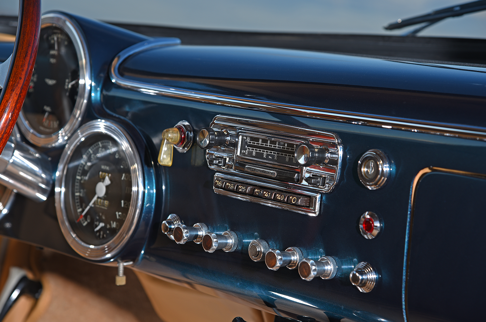 Classic & Sports Car – Aston Martin DB2/4 Vignale: fitted out for a king