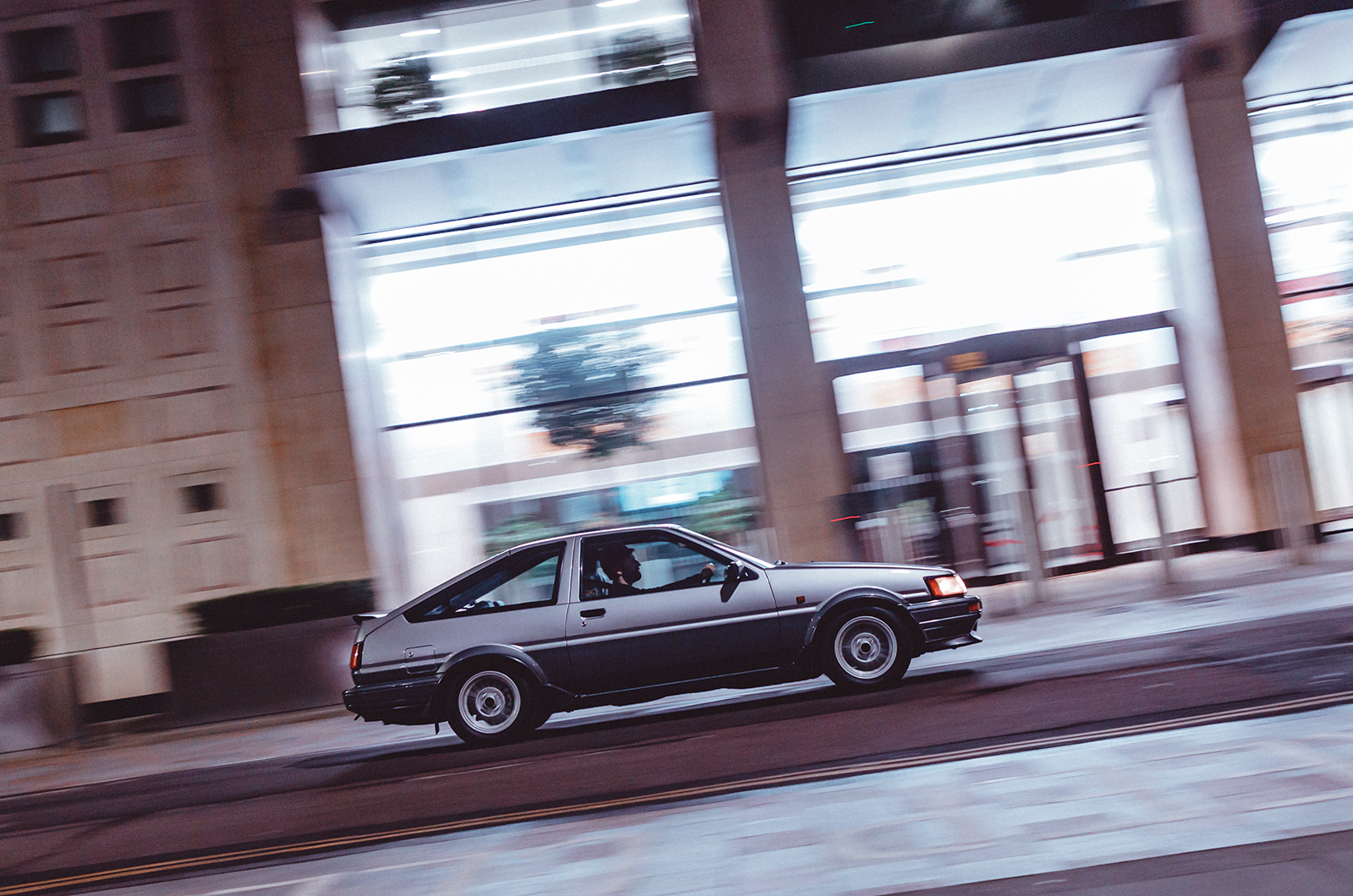 Classic & Sports Car – Thunder & lightning: Toyota Corolla AE86