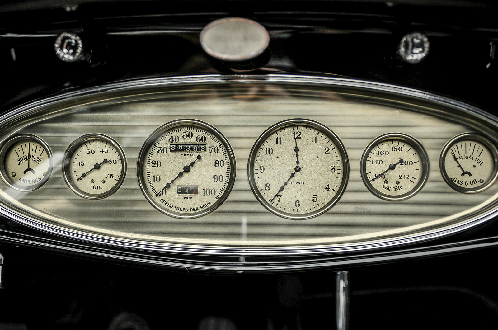 Classic & Sports Car - Chrysler Imperial: the great impression