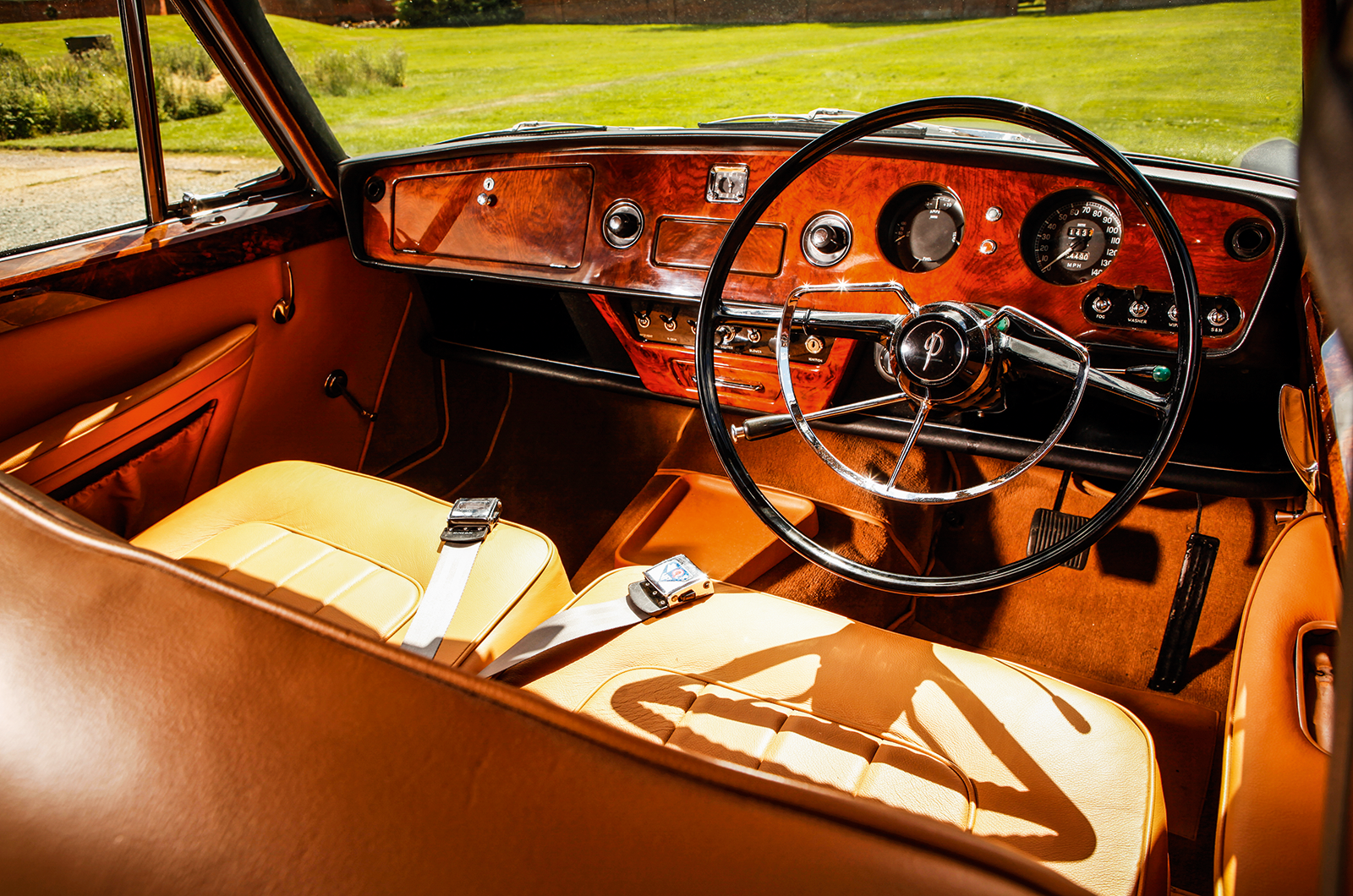 Classic & Sports Car - Humber Imperial vs Vanden Plas Princess 4 Litre R: to the manor borne