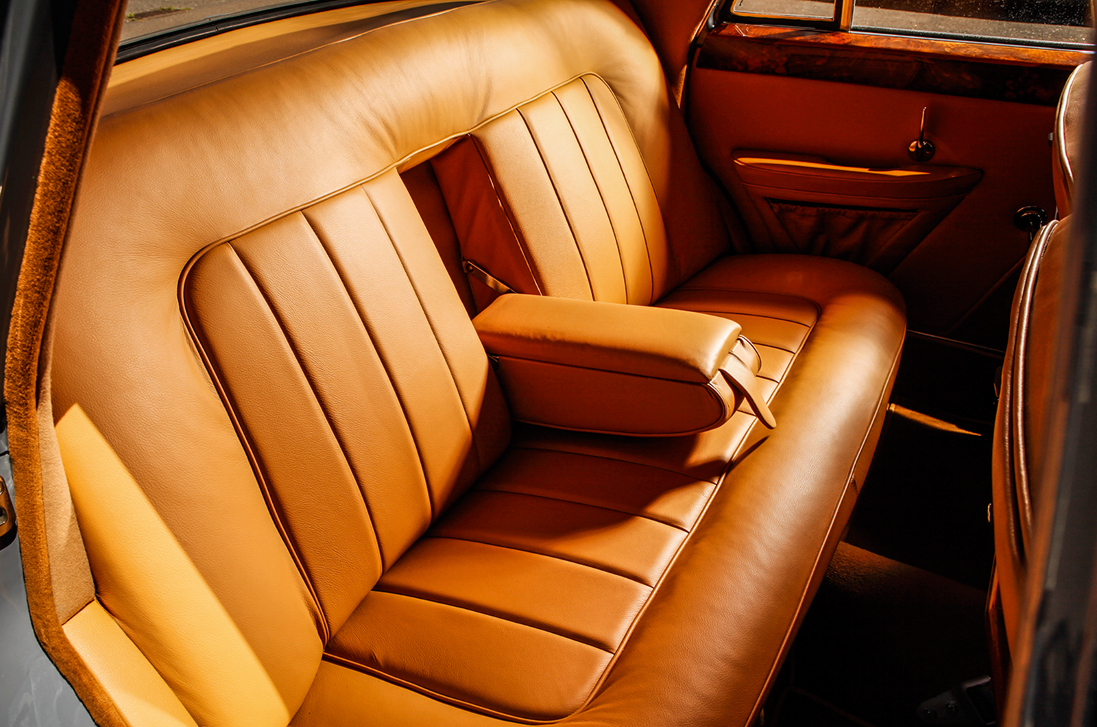 Classic & Sports Car - Humber Imperial vs Vanden Plas Princess 4 Litre R: to the manor borne