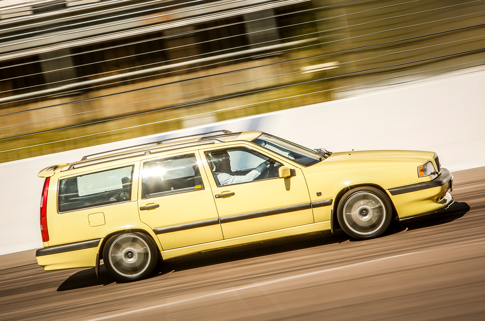 Classic & Sports Car - Race ready: Alfa Romeo 155 TS Silverstone vs Volvo 850 T-5R vs BMW 318iS