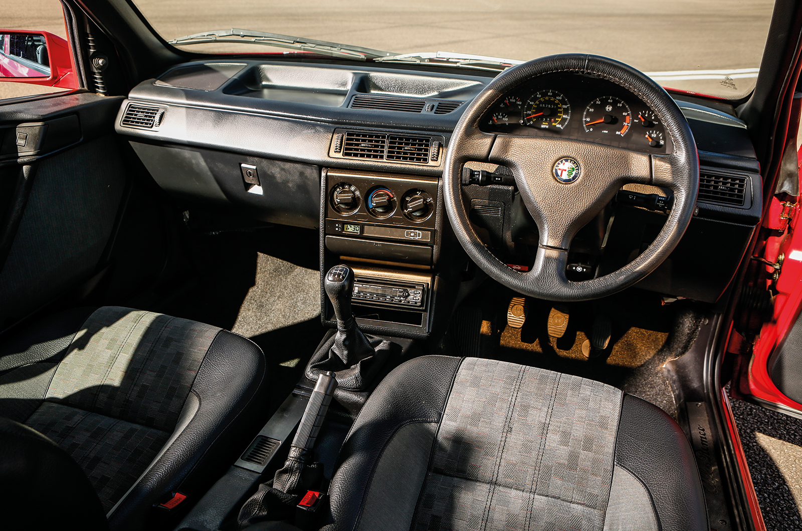 Classic & Sports Car - Race ready: Alfa Romeo 155 TS Silverstone vs Volvo 850 T-5R vs BMW 318iS