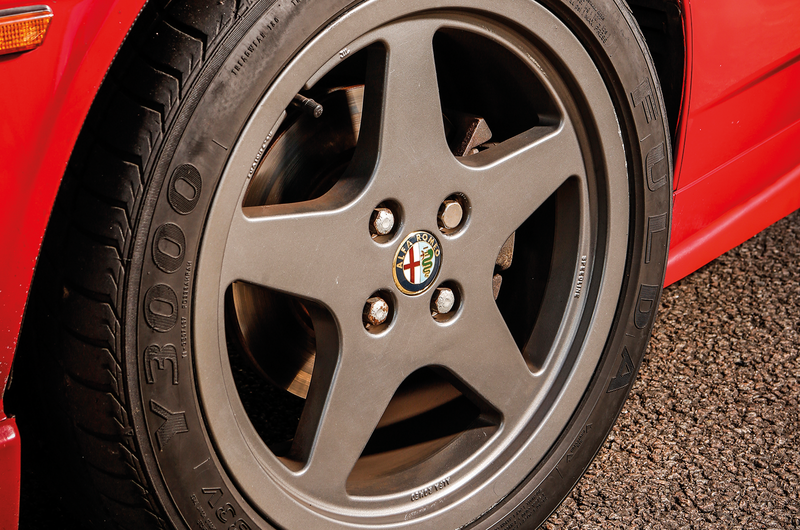 Classic & Sports Car - Race ready: Alfa Romeo 155 TS Silverstone vs Volvo 850 T-5R vs BMW 318iS