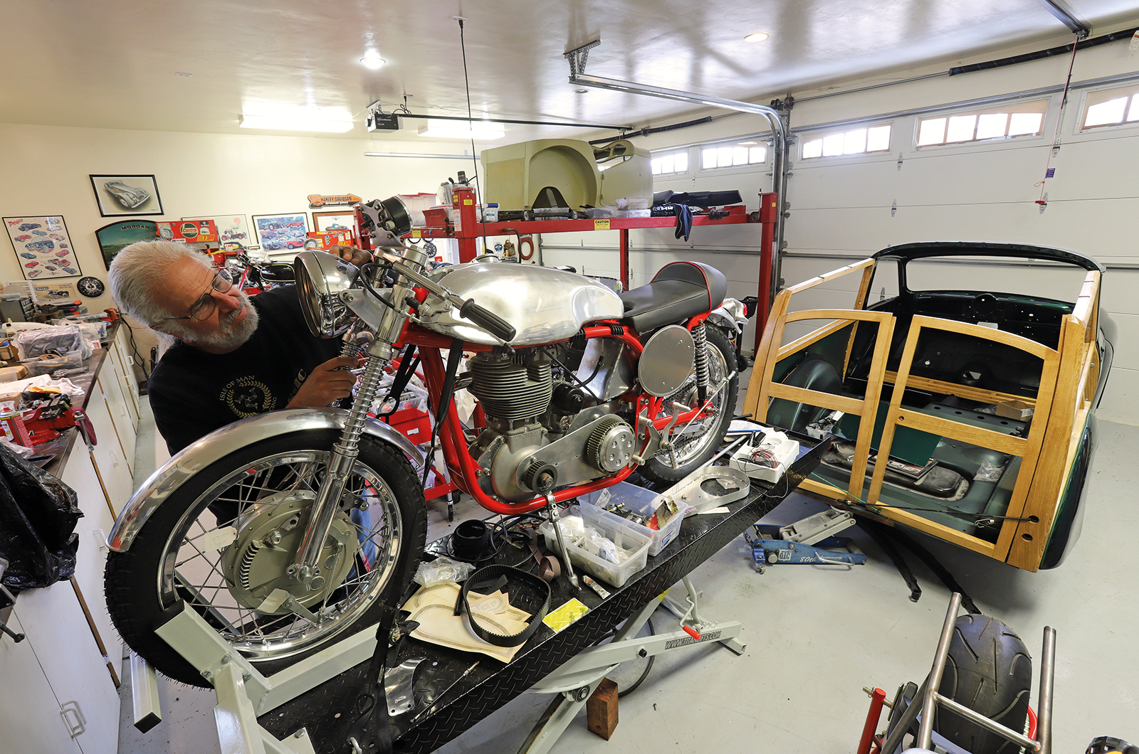 Classic & Sports Car - Also in my garage: classic cars and motorcycles