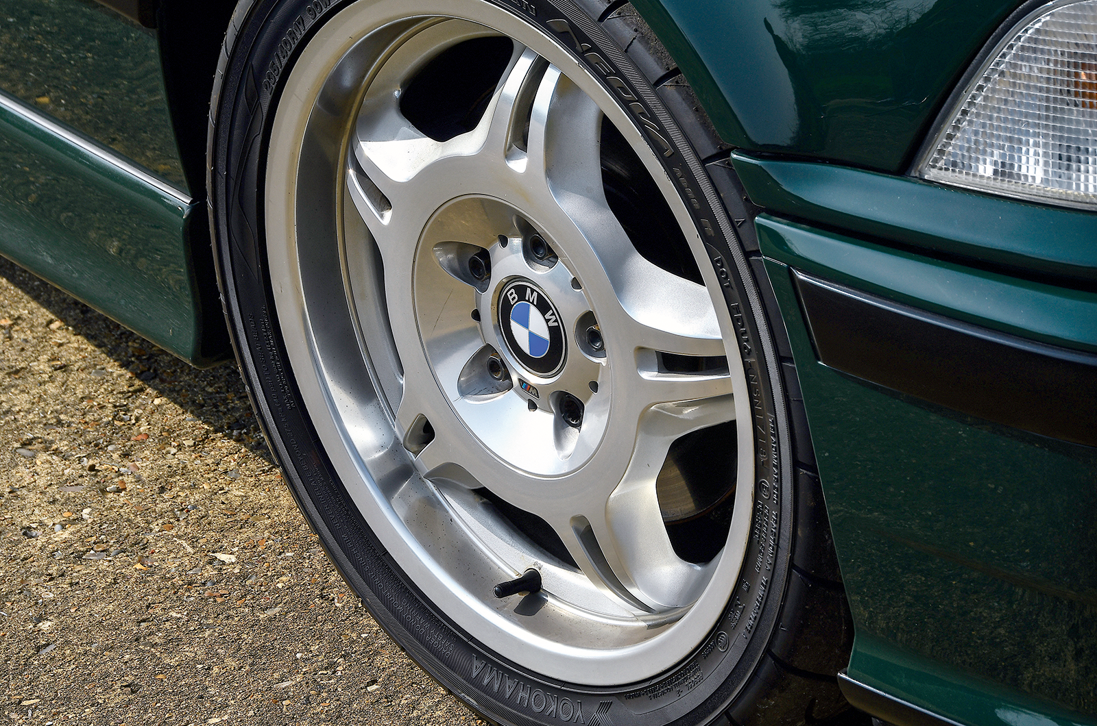 Classic & Sports Car - BMW M3s: maximum attack