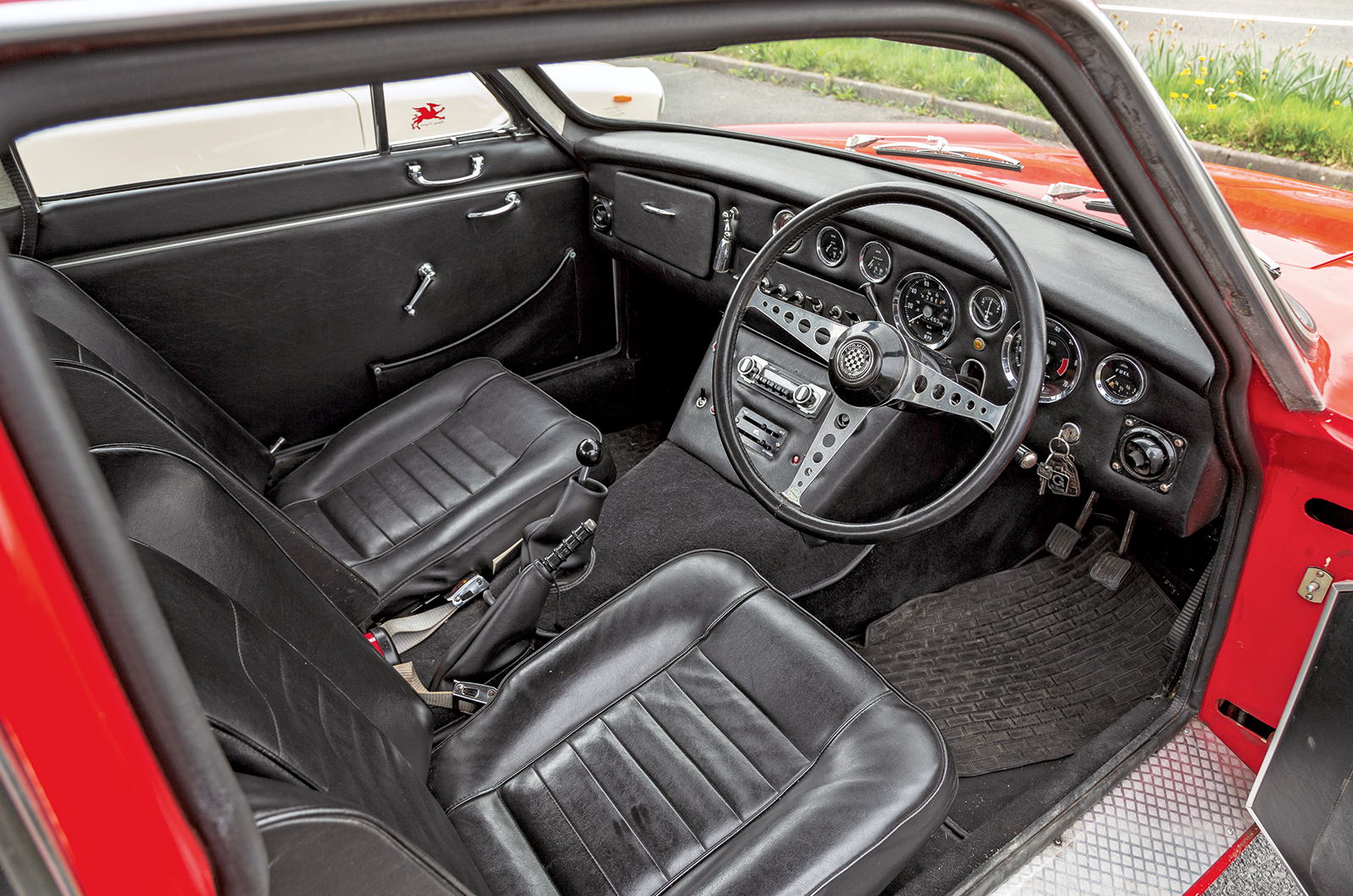 Classic & Sports Car - Gilbern Genie and Invader: Welsh warriors