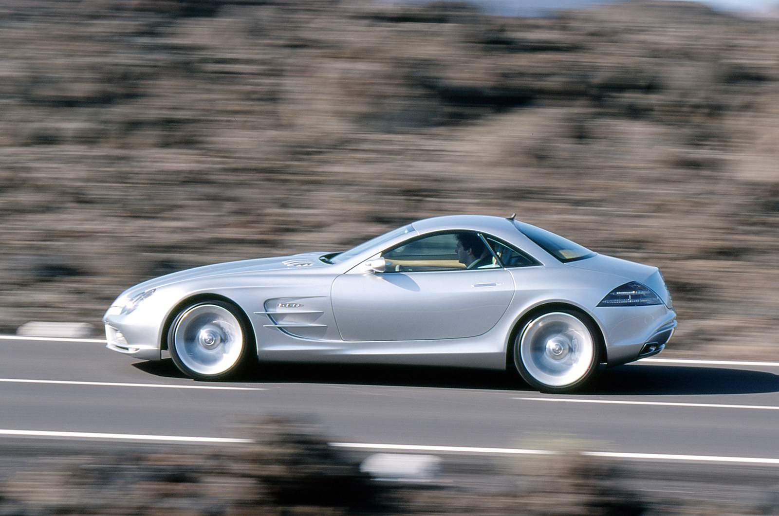 Classic & Sports Car - Mercedes-Benz SLR McLaren: identity crisis