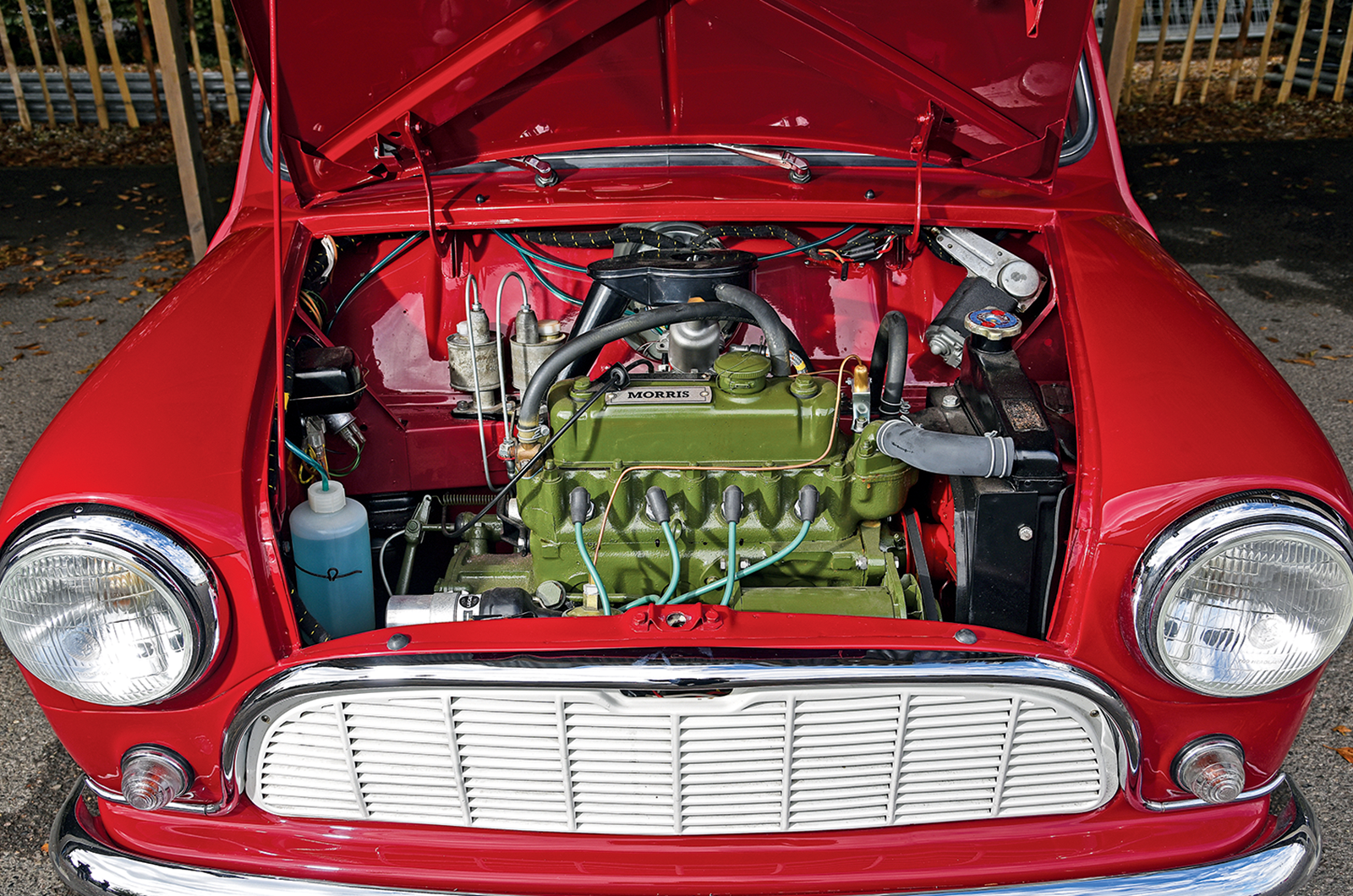 Classic & Sports Car - Morris Mini-Minor: going round again