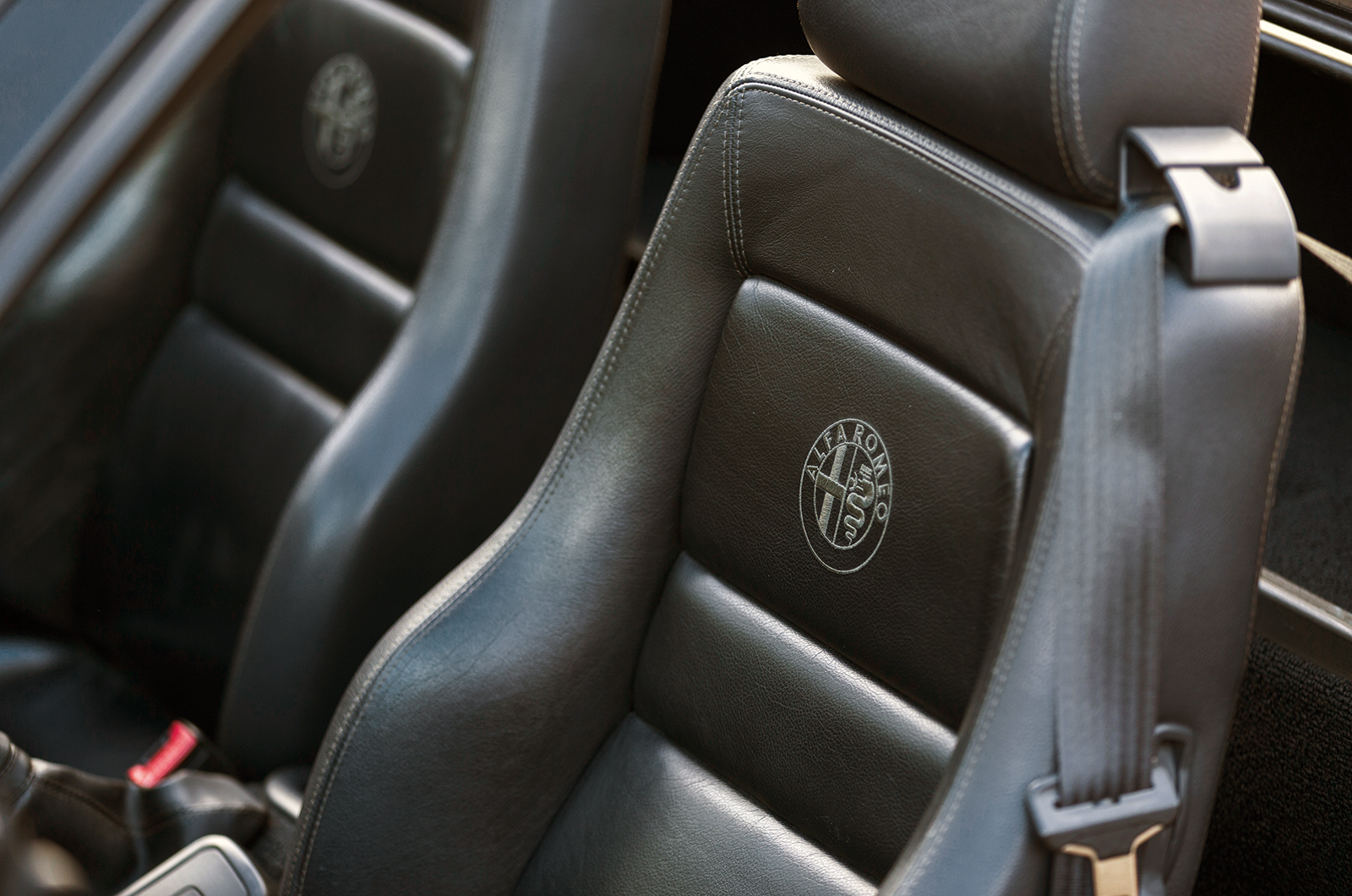 Classic & Sports Car - Alfa Romeo Spider vs Fiat Barchetta: in-house competition