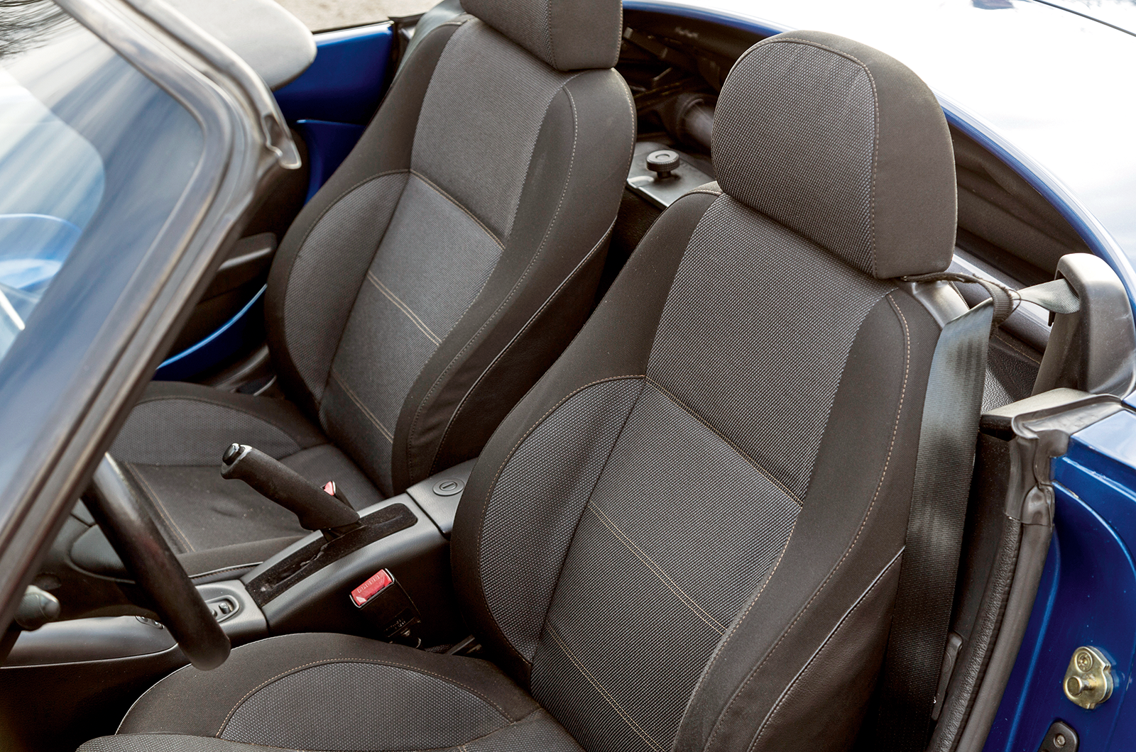 Classic & Sports Car - Alfa Romeo Spider vs Fiat Barchetta: in-house competition