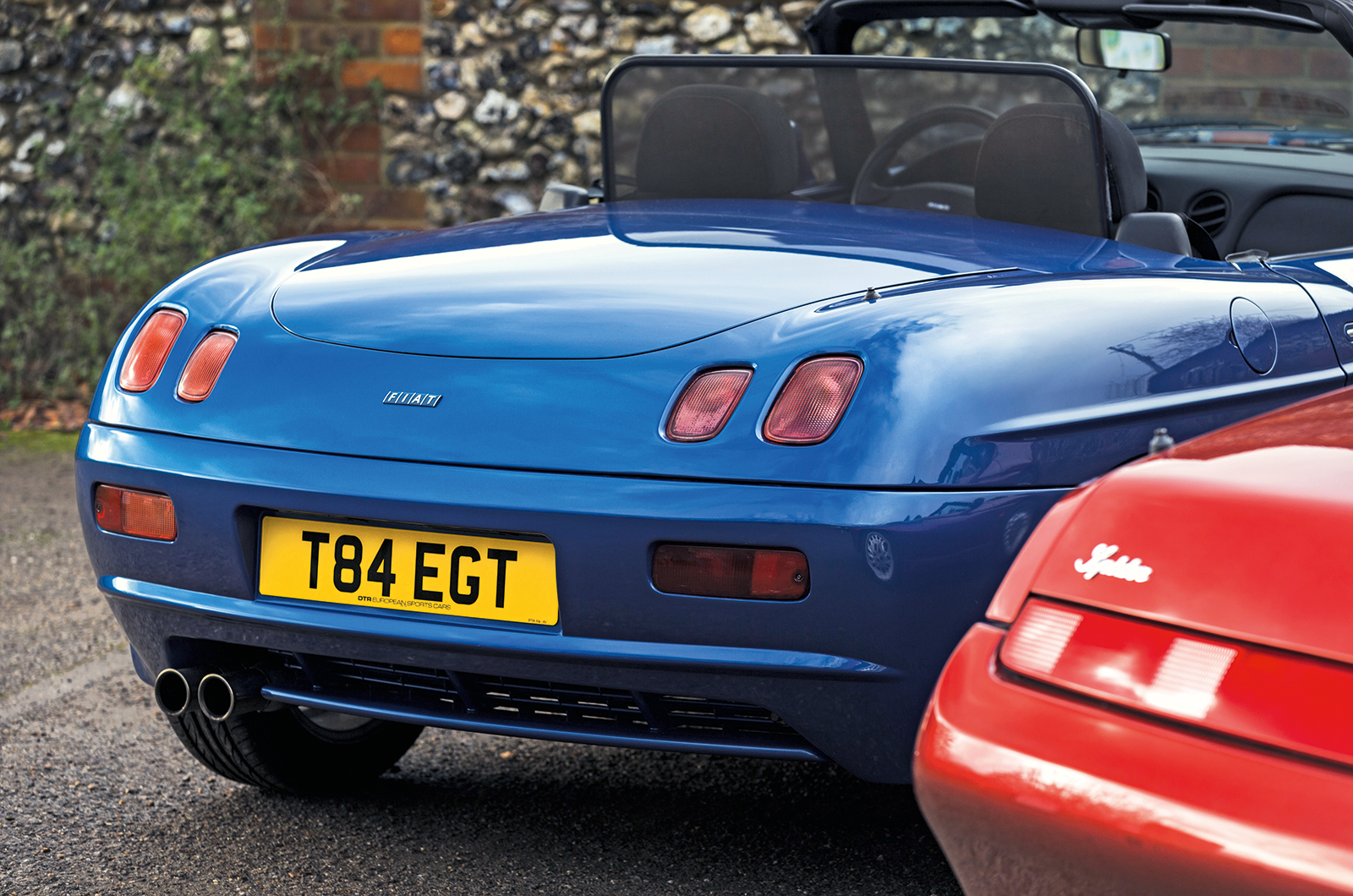 Classic & Sports Car - Alfa Romeo Spider vs Fiat Barchetta: in-house competition