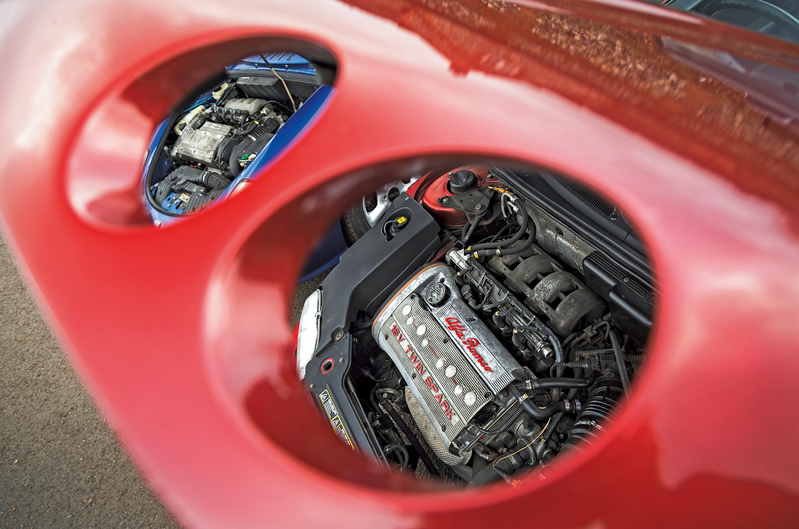 Classic & Sports Car - Alfa Romeo Spider vs Fiat Barchetta: in-house competition