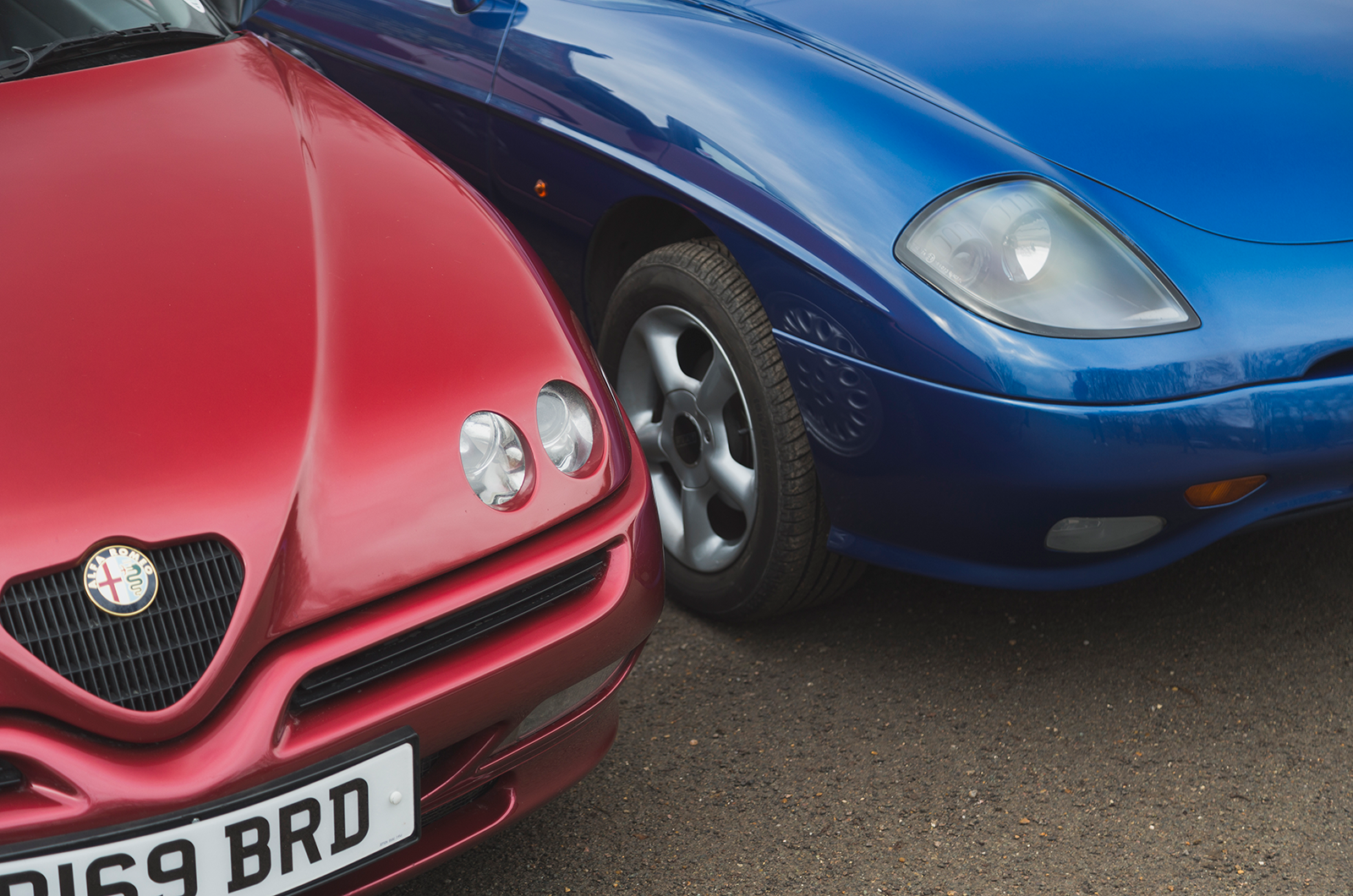 Classic & Sports Car - Alfa Romeo Spider vs Fiat Barchetta: in-house competition