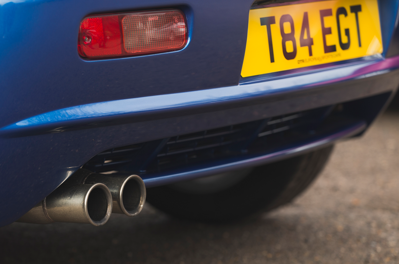 Classic & Sports Car - Alfa Romeo Spider vs Fiat Barchetta: in-house competition