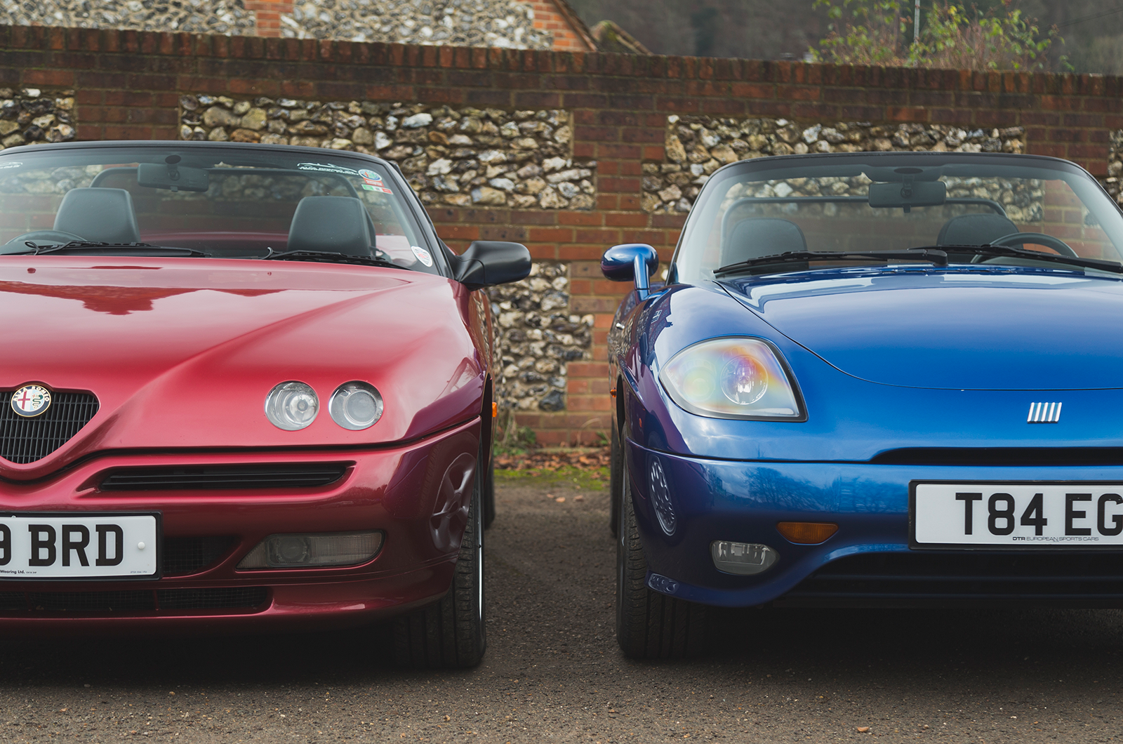 Classic & Sports Car - Alfa Romeo Spider vs Fiat Barchetta: in-house competition