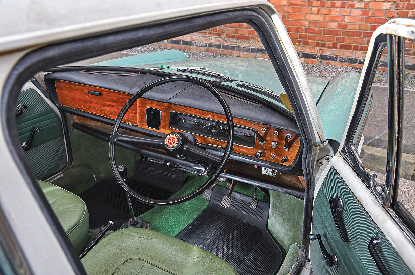 Classic & Sports Car - BMC ADO16: lateral thinking