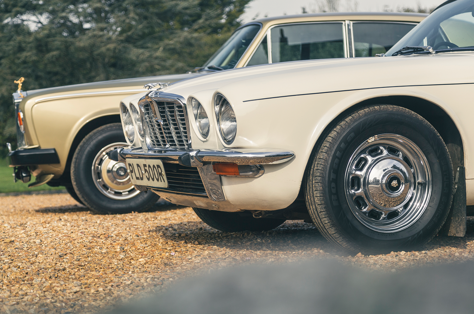 Classic & Sports Car – Rolls-Royce Silver Shadow II vs Cadillac Seville vs Jaguar XJ12 LWB: game of thrones