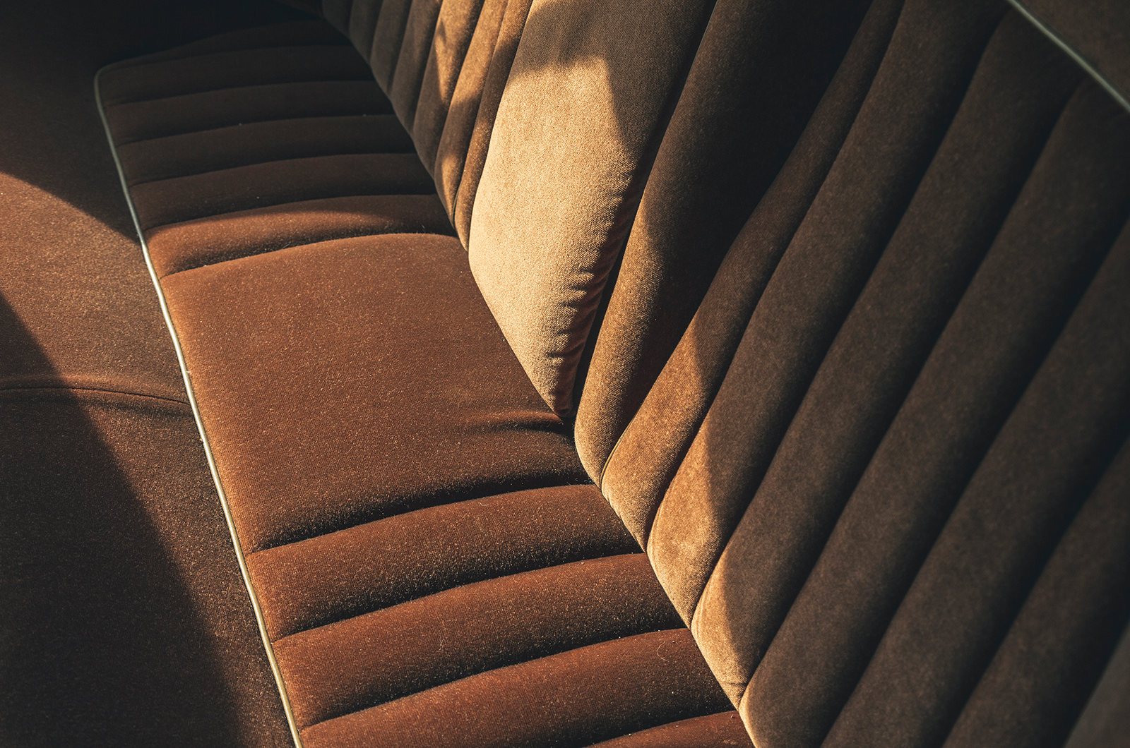 Classic & Sports Car – Rolls-Royce Silver Shadow II vs Cadillac Seville vs Jaguar XJ12 LWB: game of thrones