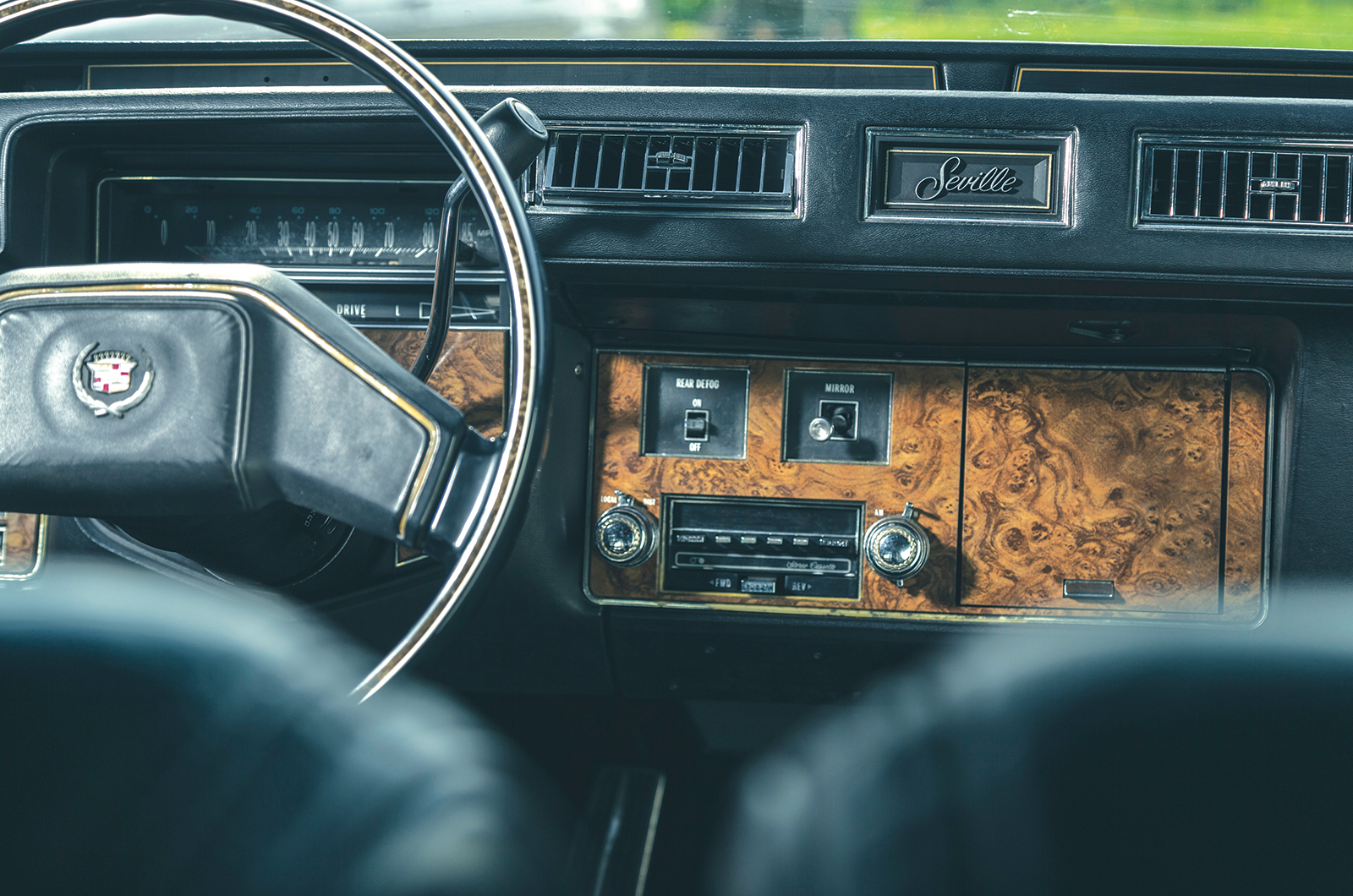 Classic & Sports Car – Rolls-Royce Silver Shadow II vs Cadillac Seville vs Jaguar XJ12 LWB: game of thrones