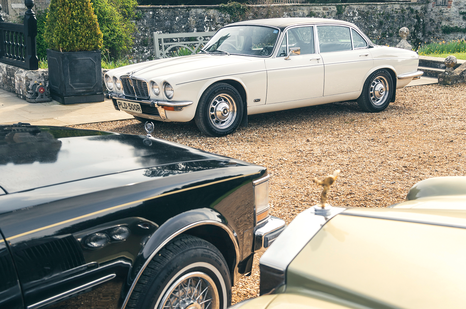 Classic & Sports Car – Rolls-Royce Silver Shadow II vs Cadillac Seville vs Jaguar XJ12 LWB: game of thrones
