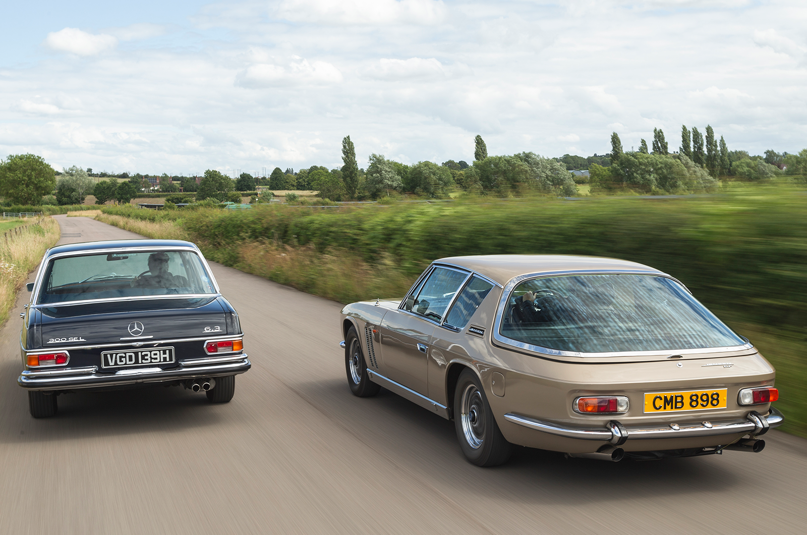 Classic & Sports Car - Mercedes-Benz 300SEL 6.3 vs Jensen FF: inconspicuous consumption