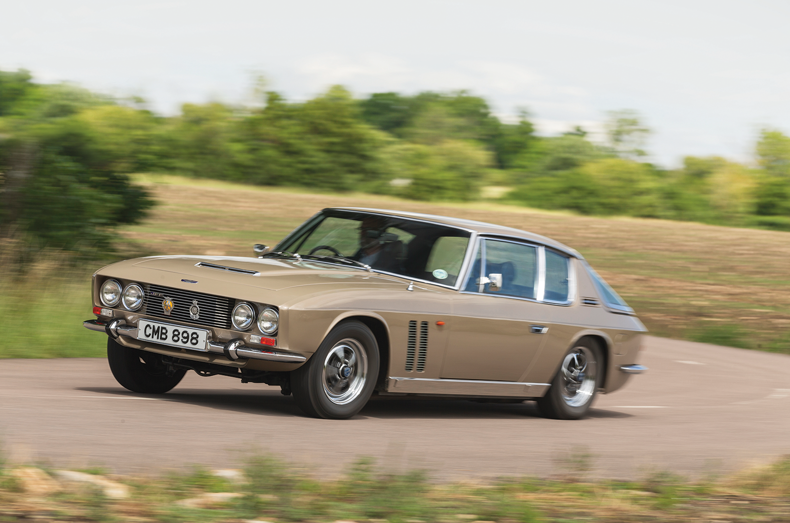 Classic & Sports Car - Mercedes-Benz 300SEL 6.3 vs Jensen FF: inconspicuous consumption