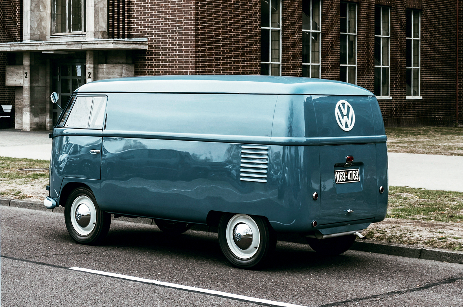 Classic & Sports Car – Volkswagen Beetle: Wolfsburg’s miracle car