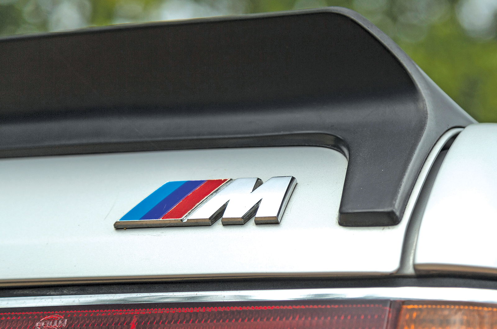 Classic & Sports Car – Dial M for more: BMW E24 M635CSi vs E28 M5