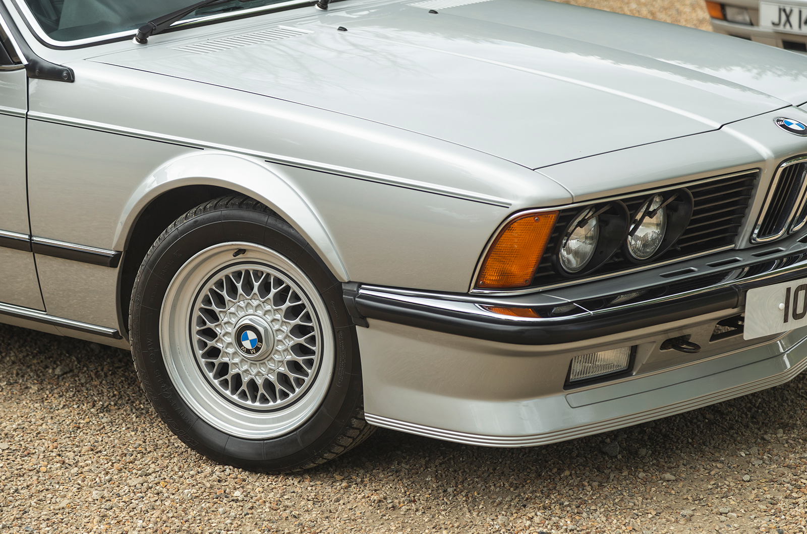 Classic & Sports Car – Dial M for more: BMW E24 M635CSi vs E28 M5