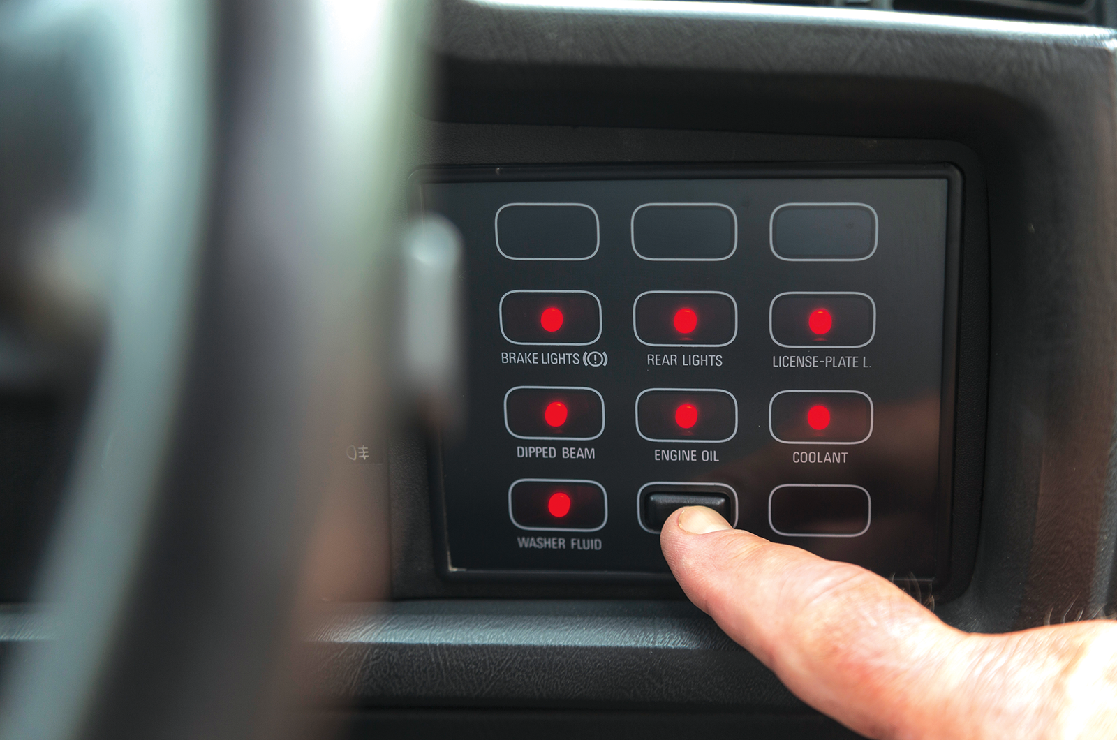 Classic & Sports Car – Dial M for more: BMW E24 M635CSi vs E28 M5