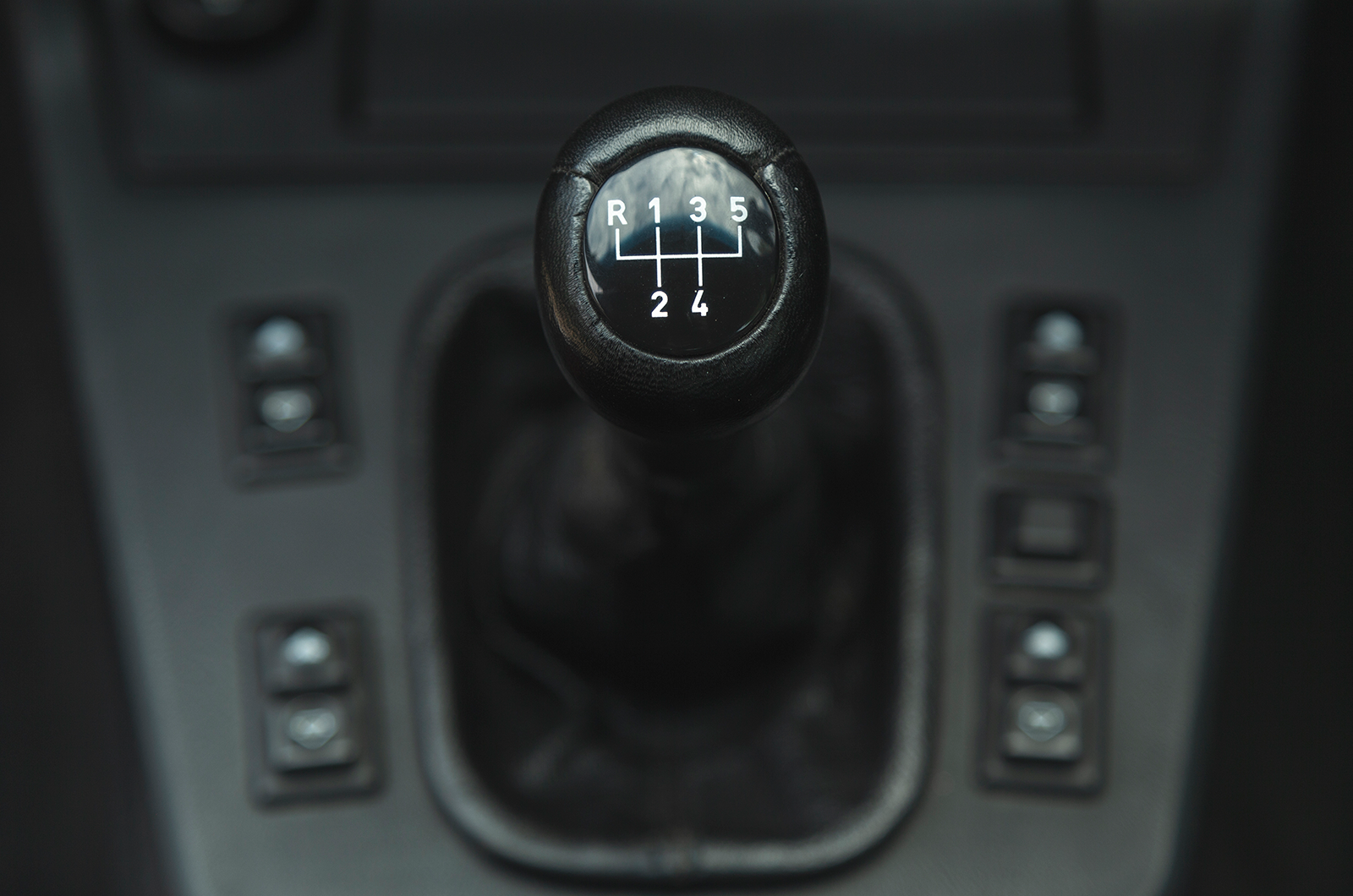 Classic & Sports Car – Dial M for more: BMW E24 M635CSi vs E28 M5