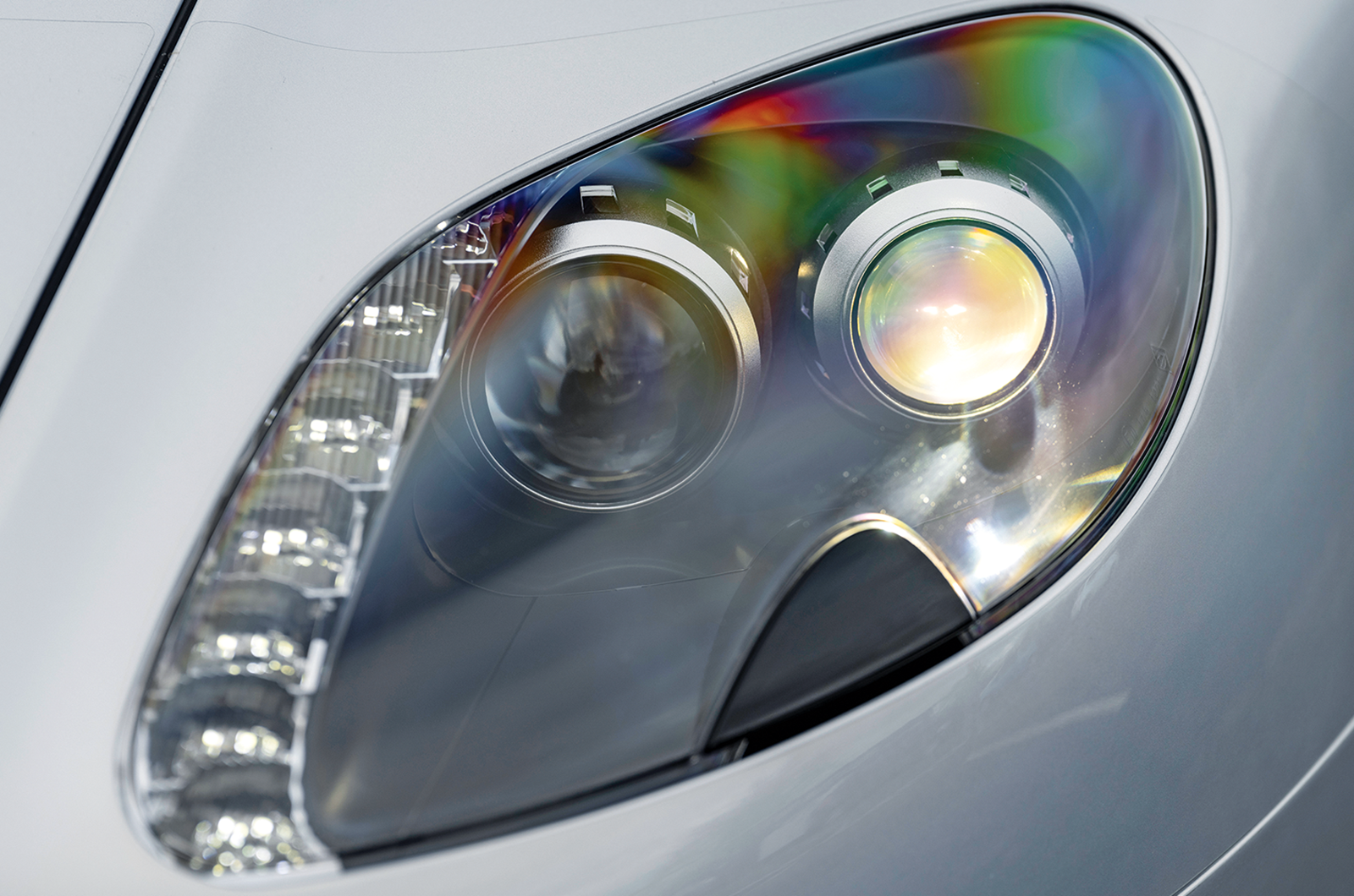 Classic & Sports Car – Aston Martin V12 Vantage vs V12 Vantage S: the brawn legacy