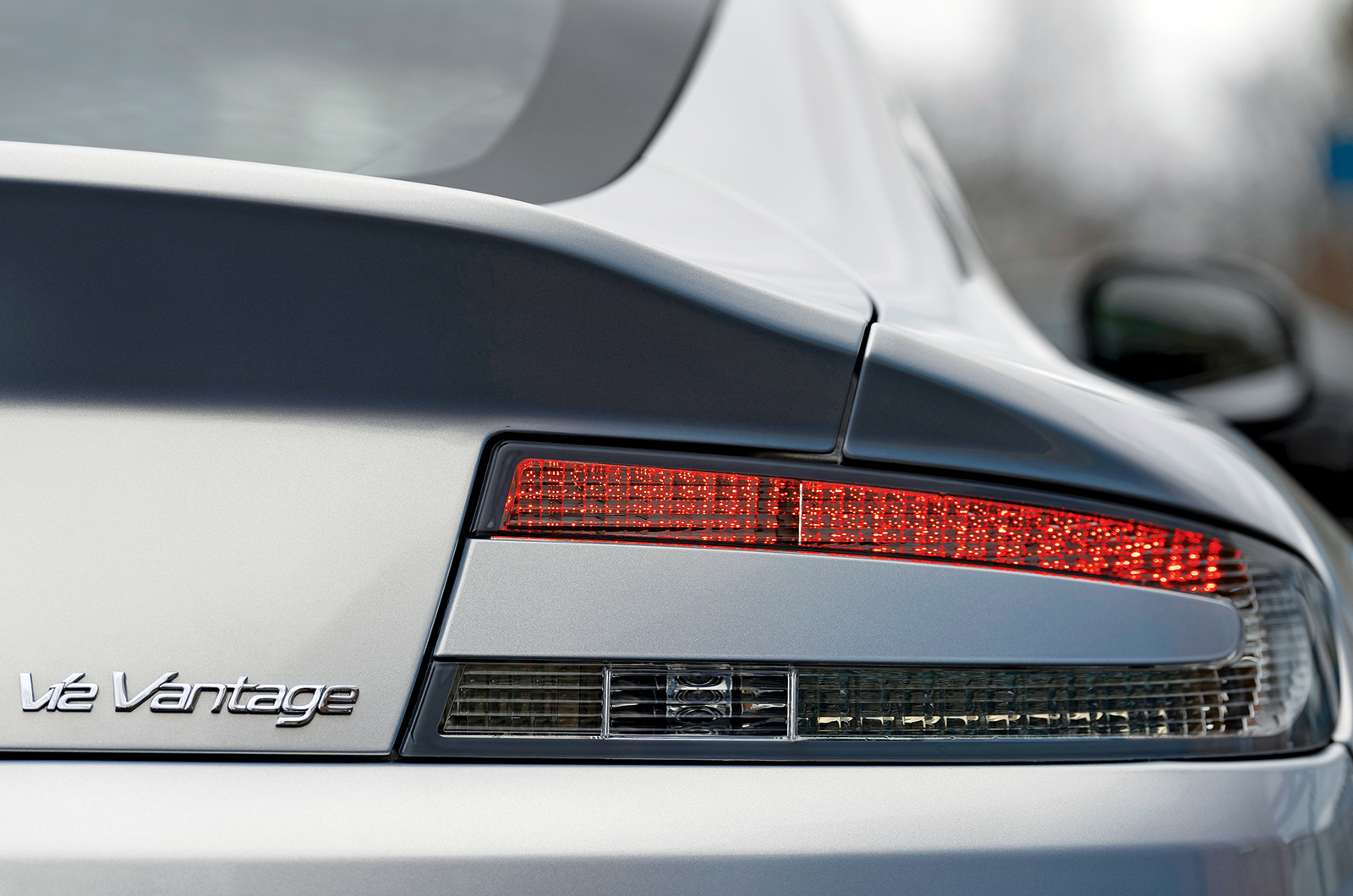 Classic & Sports Car – Aston Martin V12 Vantage vs V12 Vantage S: the brawn legacy