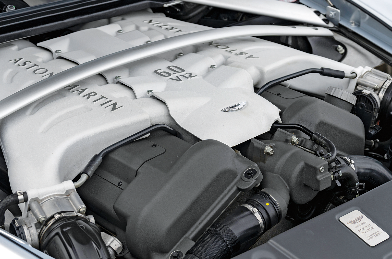 Classic & Sports Car – Aston Martin V12 Vantage vs V12 Vantage S: the brawn legacy