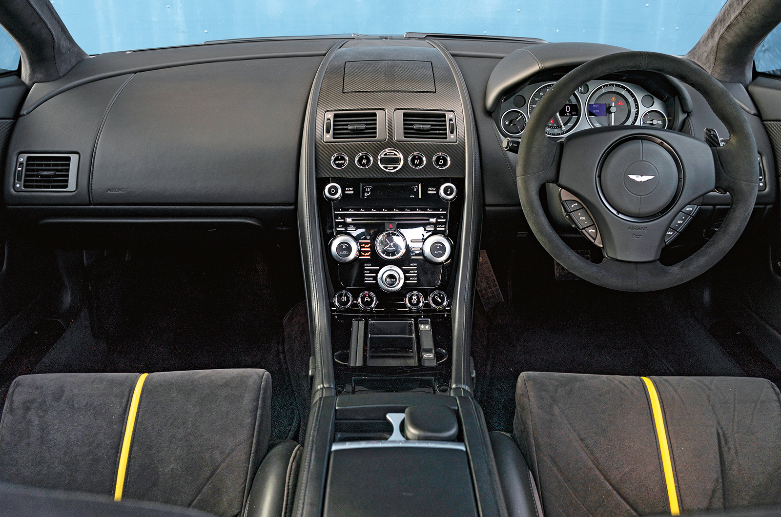 Classic & Sports Car – Aston Martin V12 Vantage vs V12 Vantage S: the brawn legacy