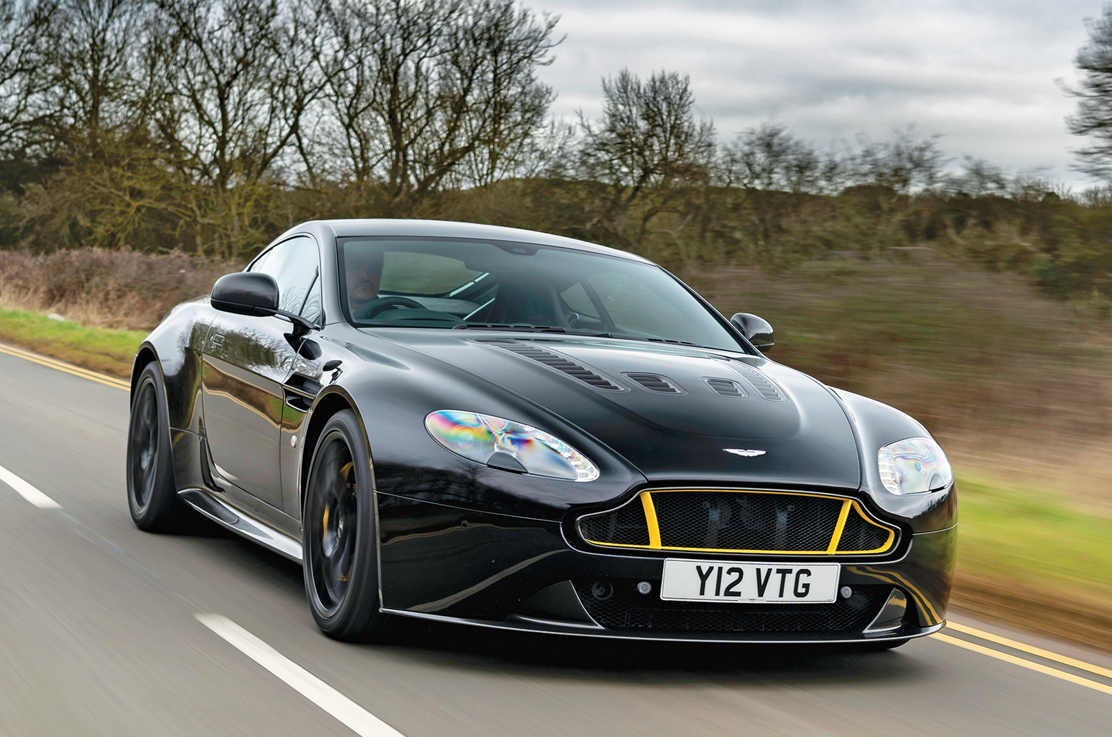 Classic & Sports Car – Aston Martin V12 Vantage vs V12 Vantage S: the brawn legacy