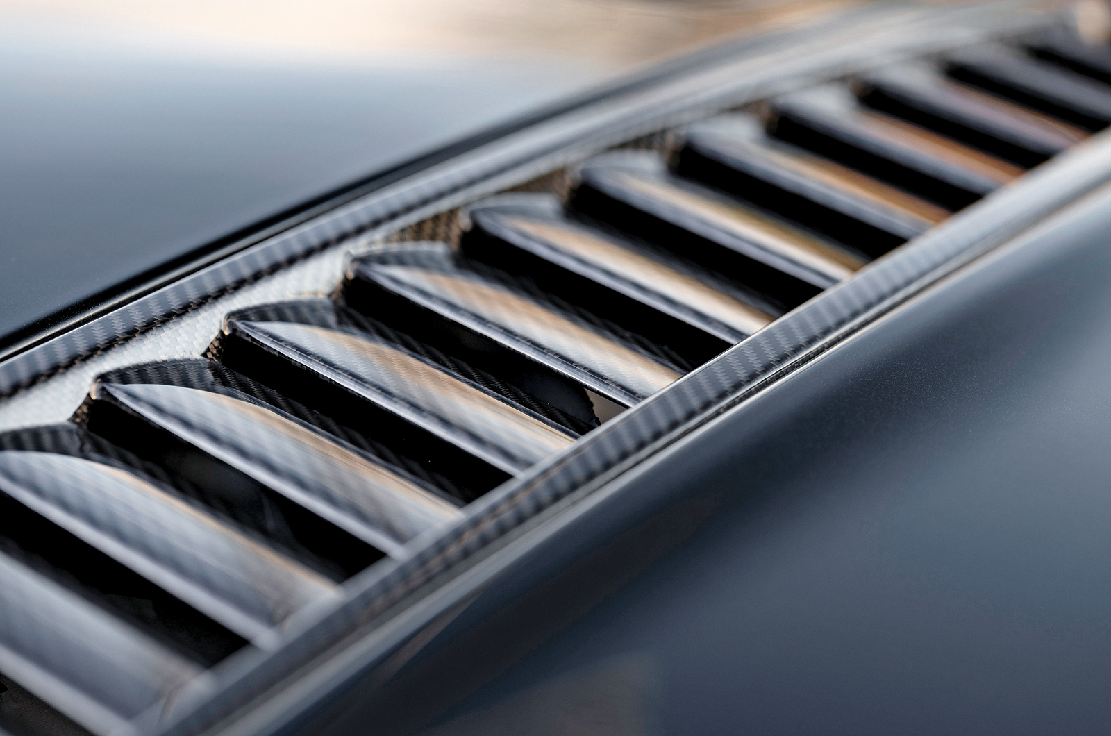 Classic & Sports Car – Aston Martin V12 Vantage vs V12 Vantage S: the brawn legacy