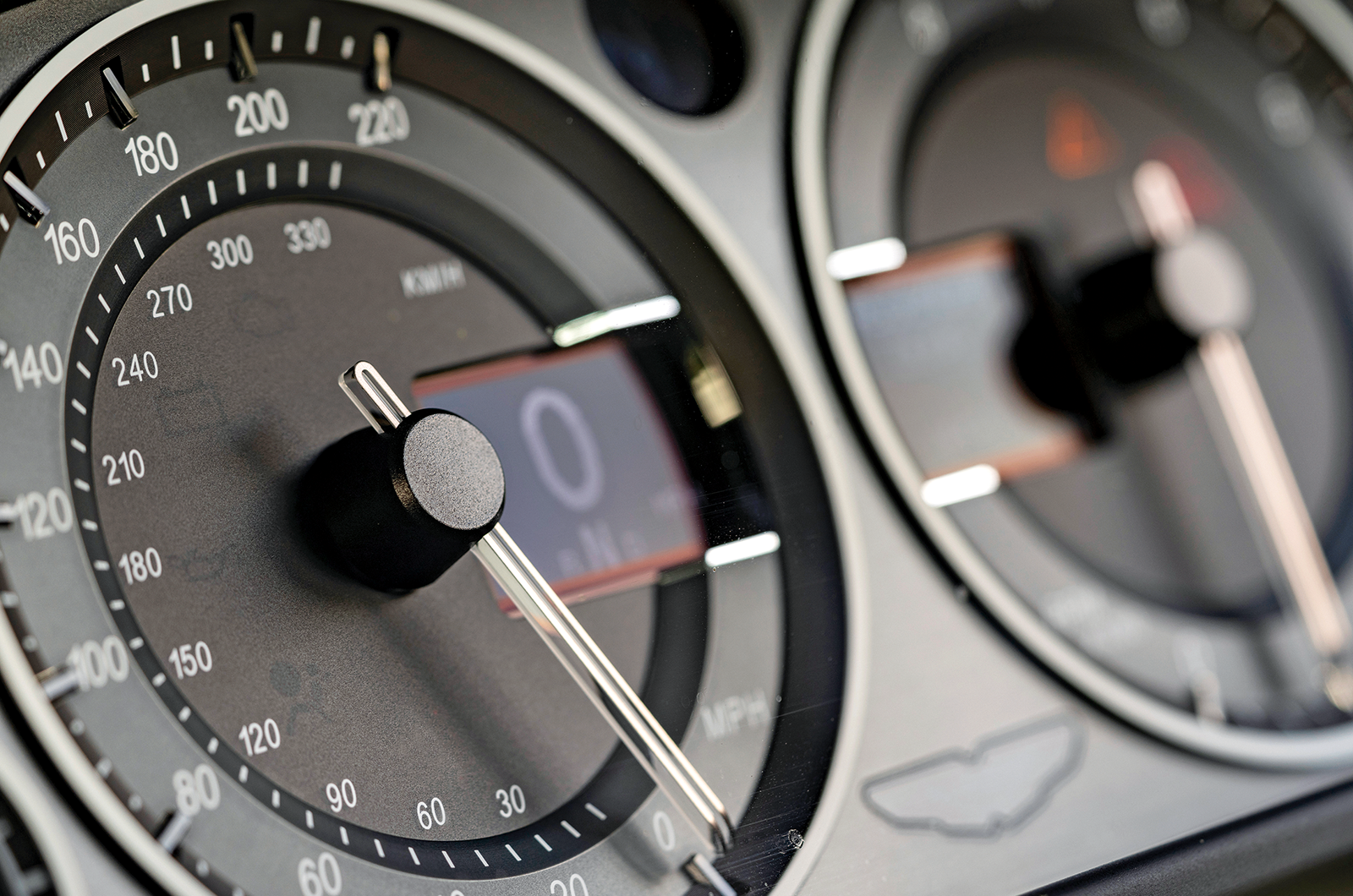 Classic & Sports Car – Aston Martin V12 Vantage vs V12 Vantage S: the brawn legacy