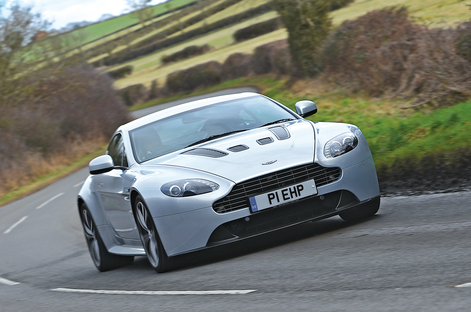 Classic & Sports Car – Aston Martin V12 Vantage vs V12 Vantage S: the brawn legacy