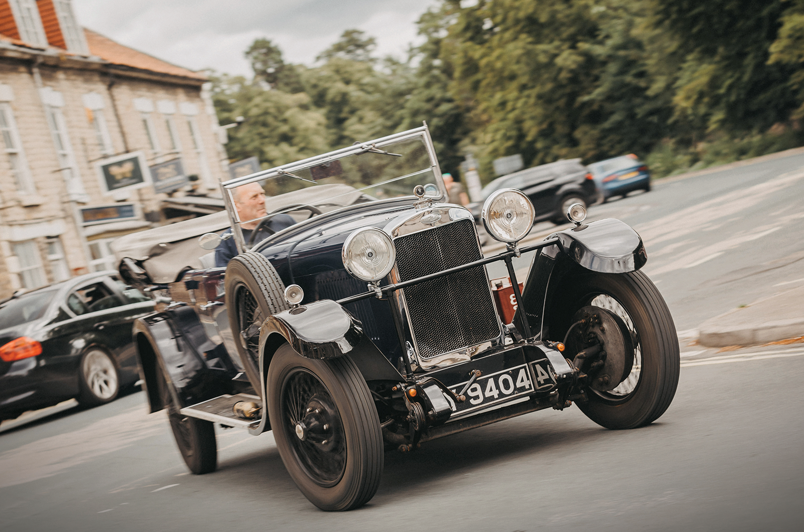 Classic & Sports Car – Derek Mathewson: behind the garage doors