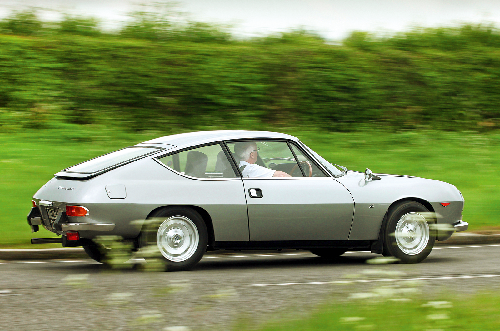 Classic & Sports Car – Lancia Fulvia Sport vs Alfa Romeo Junior Zagato: premium blend