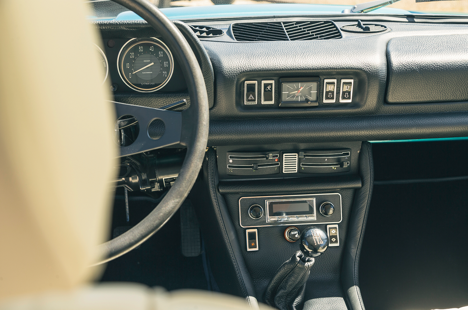 Classic & Sports Car – Peugeot 504s: Sochaux’s Pininfarina reunion