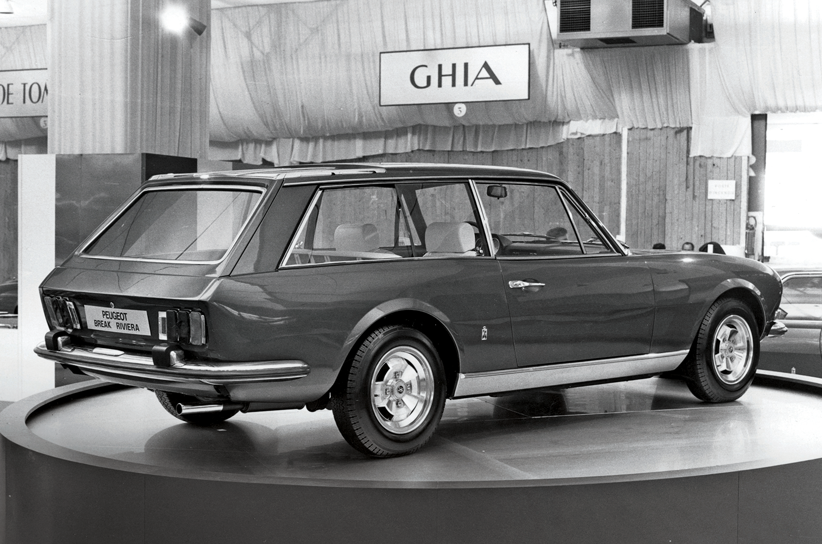 Classic & Sports Car – Peugeot 504s: Sochaux’s Pininfarina reunion
