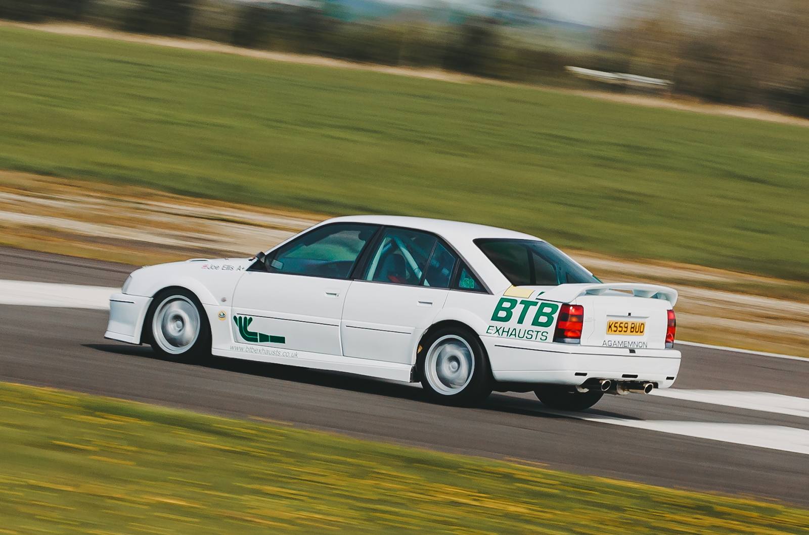 Classic & Sports Car – Reliving a wild road race in a classic Lotus Carlton