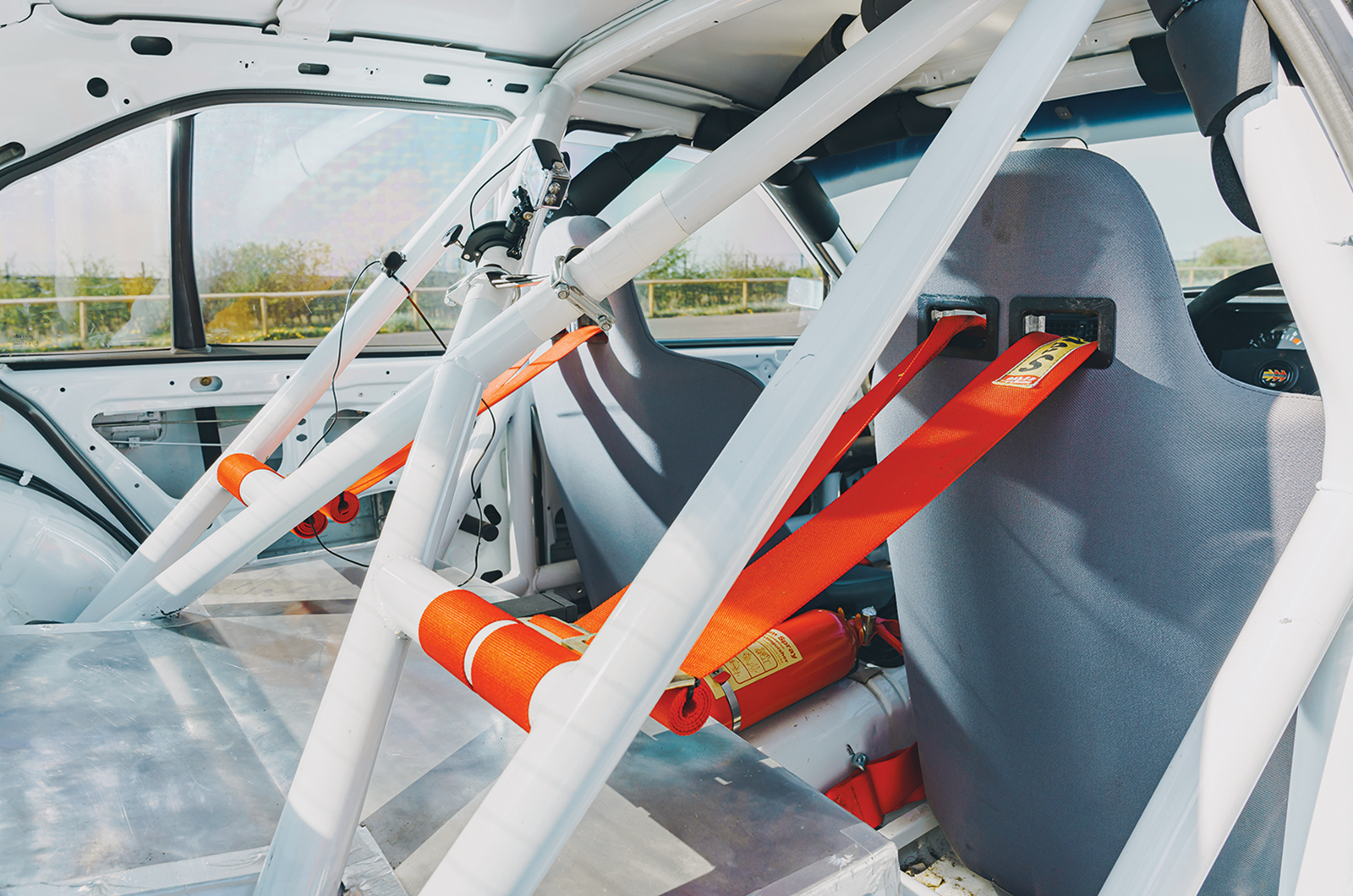 Classic & Sports Car – Reliving a wild road race in a classic Lotus Carlton